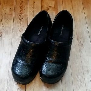 G.H. Bass&Co. Black embossed "Melinda"clogs size 8